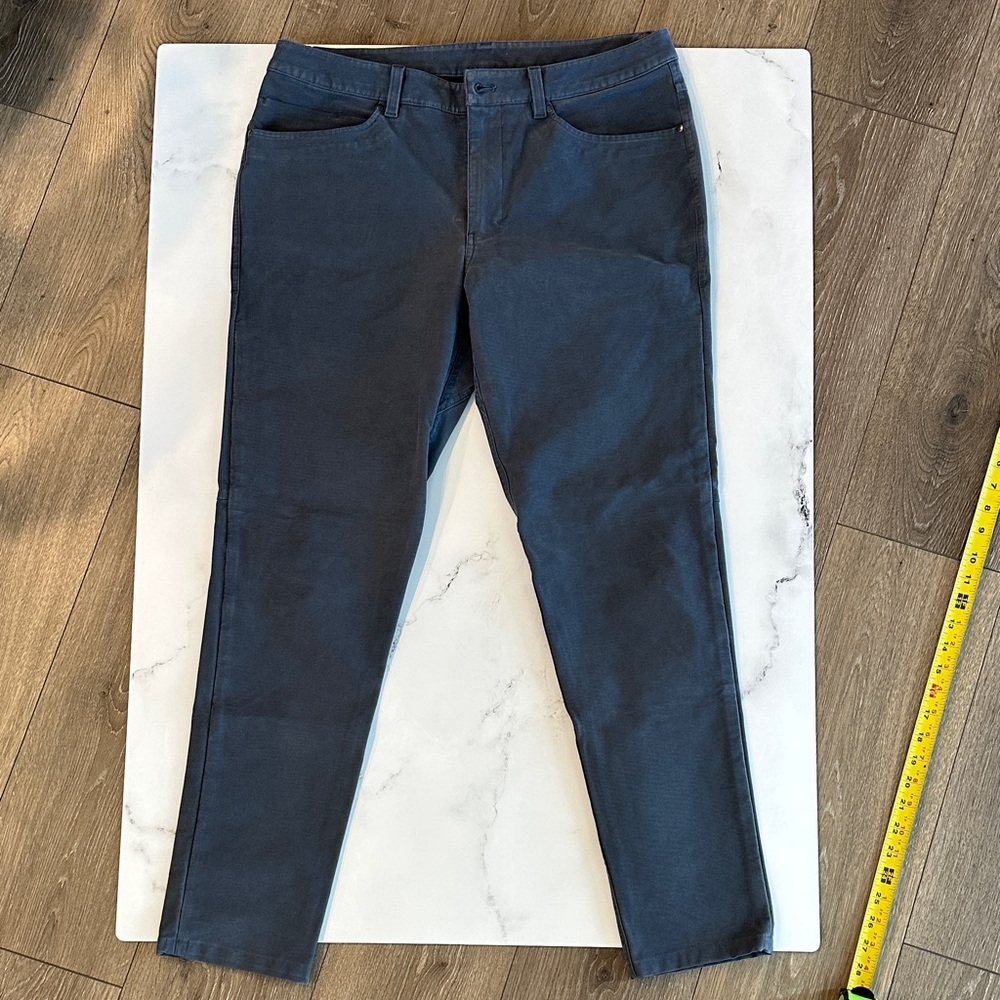 Men's Lululemon Greyish-Blue Jeans Size 34w x 31 length durable